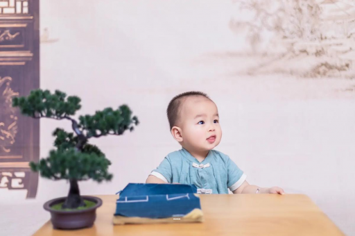 鞍山宝宝吐黄水是怎么回事